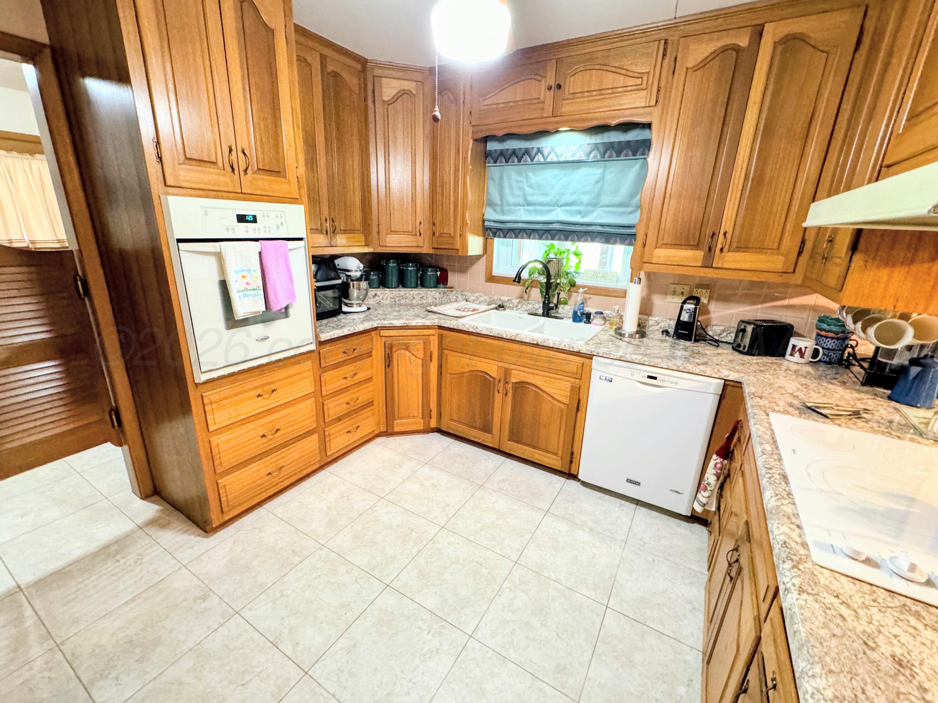 420 South Roland Street Spearman, TX 79081 - Photo 8 of 26 420 S Roland kitchen