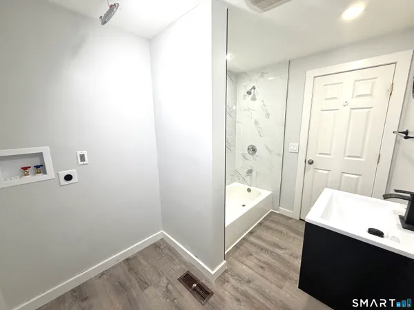 $2,150 | 184 Park Street, Bridgeport, CT 06608