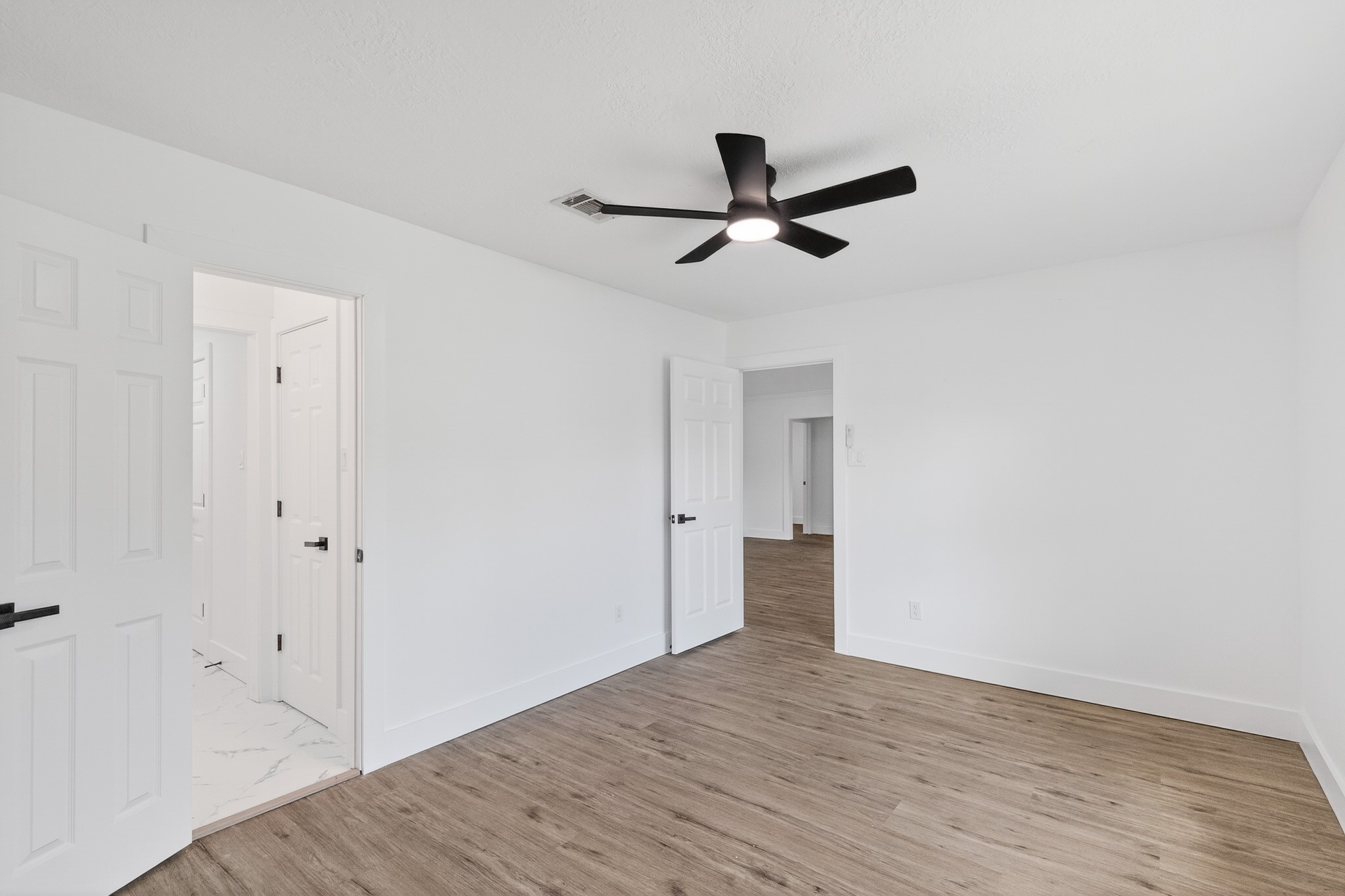 523 Rampart Lane Conroe, TX 77302 - Photo 25 of 41 Secondary bedroom