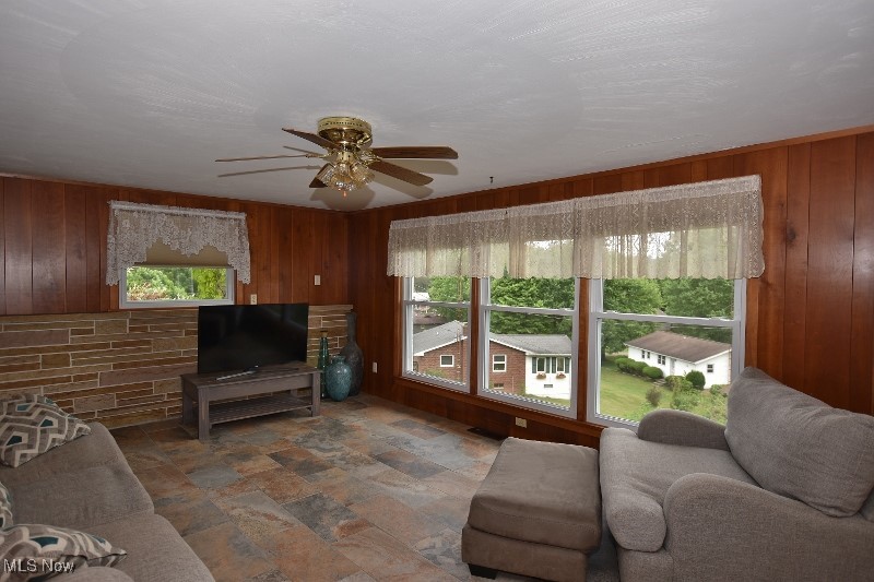 1121 Fiesta Road Southwest Dellroy, OH 44620 - Photo 9 of 38