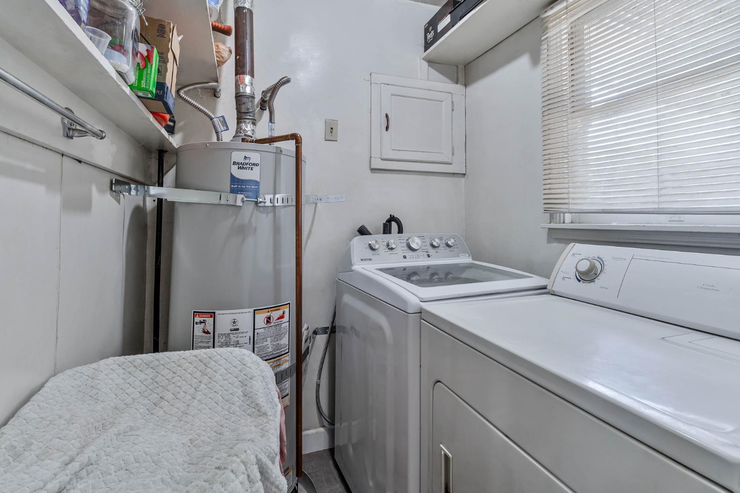 792 Grove Avenue Gustine, CA 95322 - Photo 15 of 32 a utility room with dryer and washer