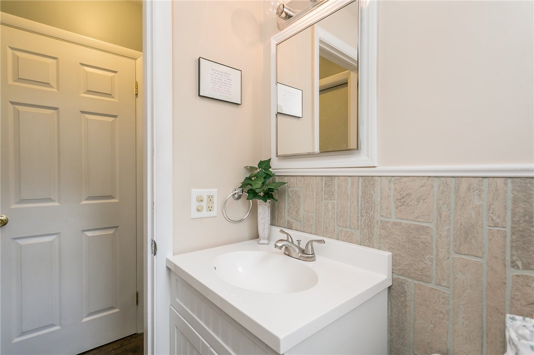 27 Alpine Drive Penfield, NY 14580 - Photo 11 of 30