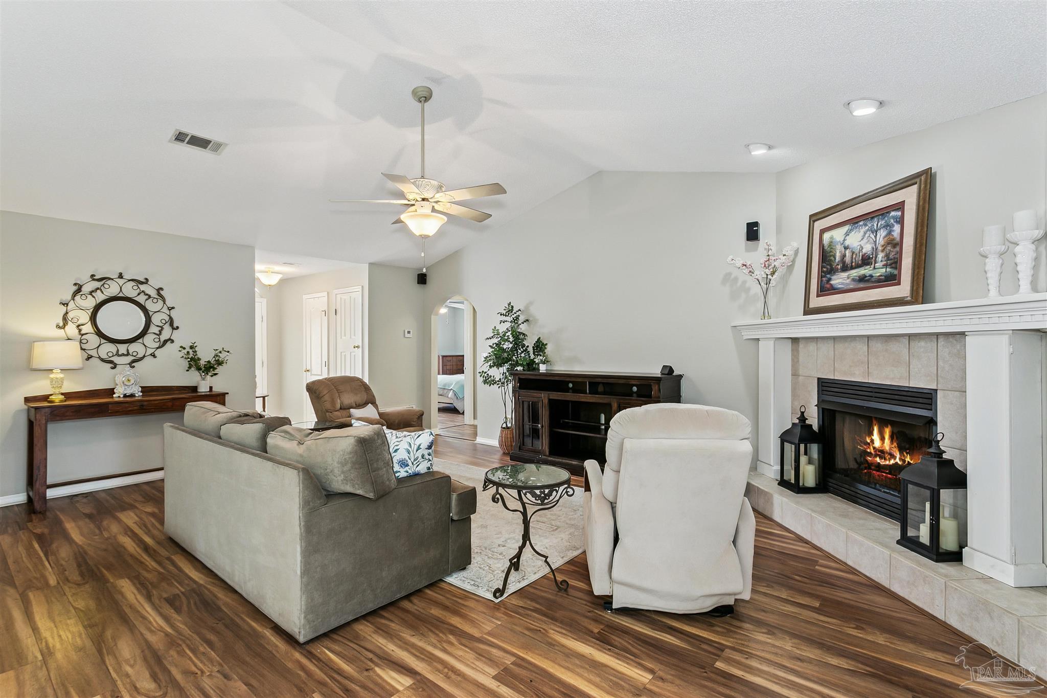 652 Ashford Road Cantonment, FL 32533 - Photo 5 of 35