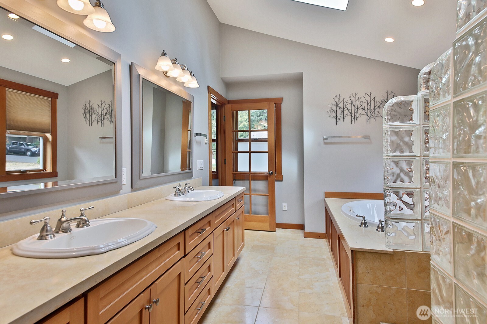 6292 Sahalee Court Clinton, WA 98236 - Photo 14 of 38