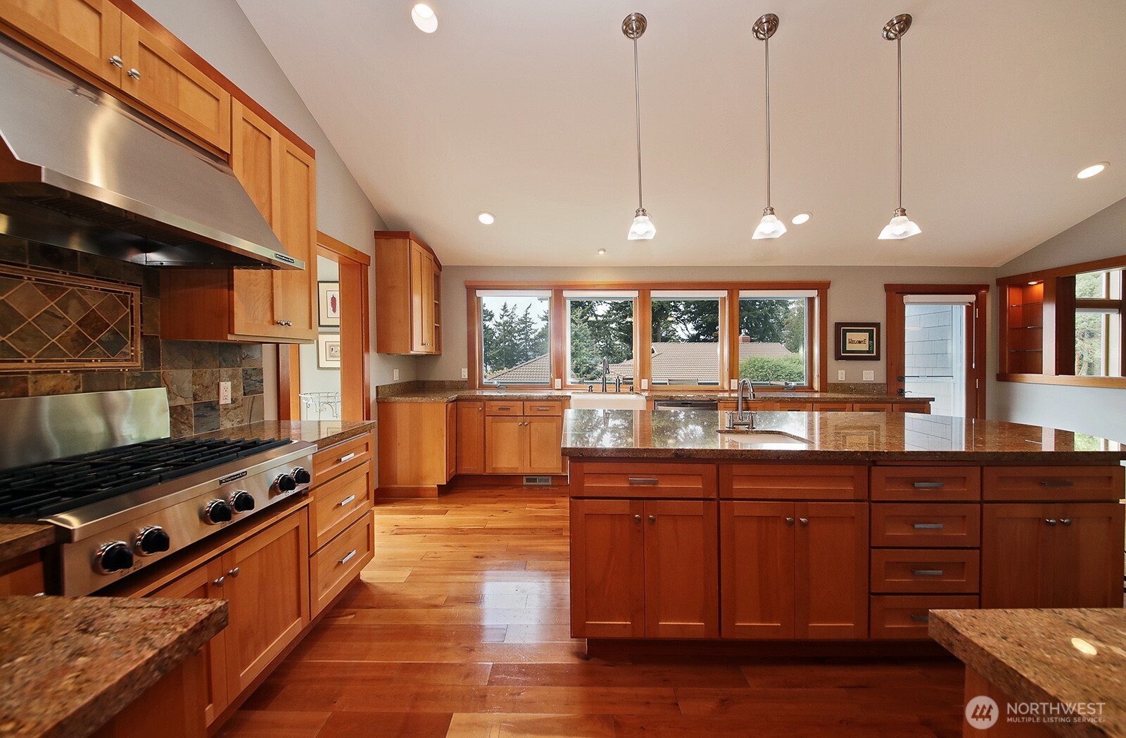 6292 Sahalee Court Clinton, WA 98236 - Photo 8 of 38