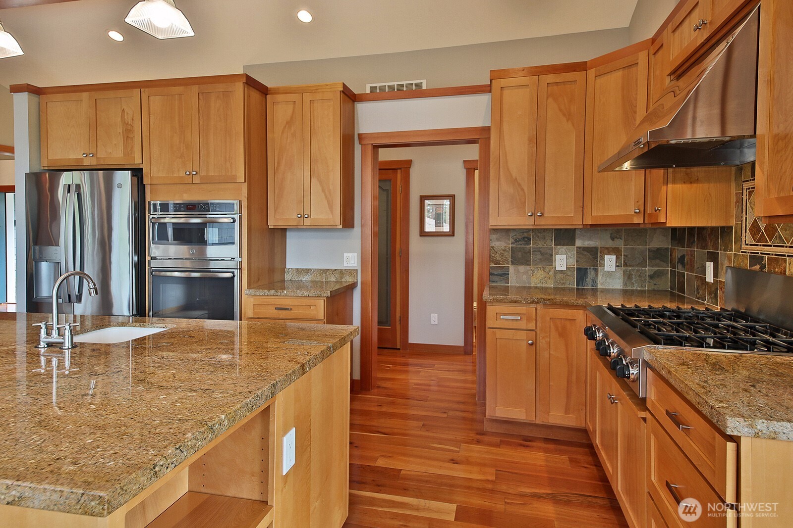 6292 Sahalee Court Clinton, WA 98236 - Photo 9 of 38