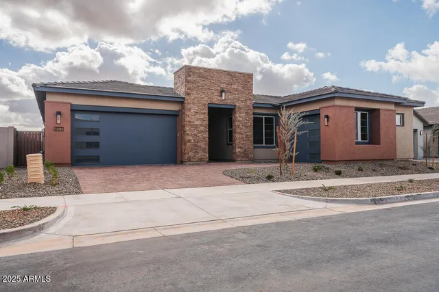 $750,550 | 853 Golden Ore Pass, Apache Junction, AZ 85120