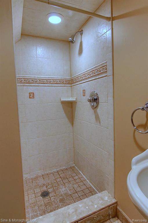 1536 Cook Road Grosse Pointe Woods, MI 48236 - Photo 28 of 39
