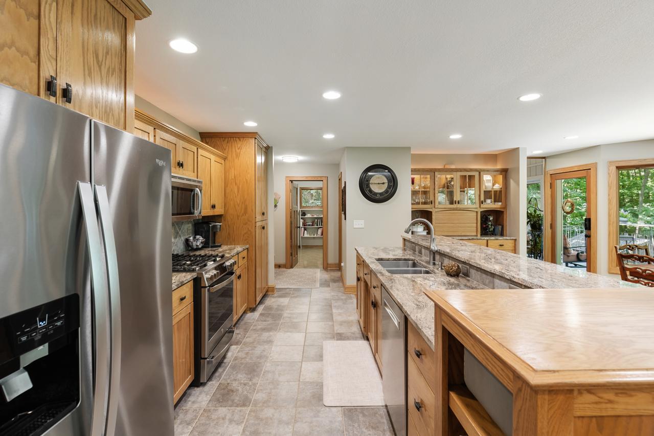 2934 Canyon Road Chaska, MN 55318 - Photo 5 of 51