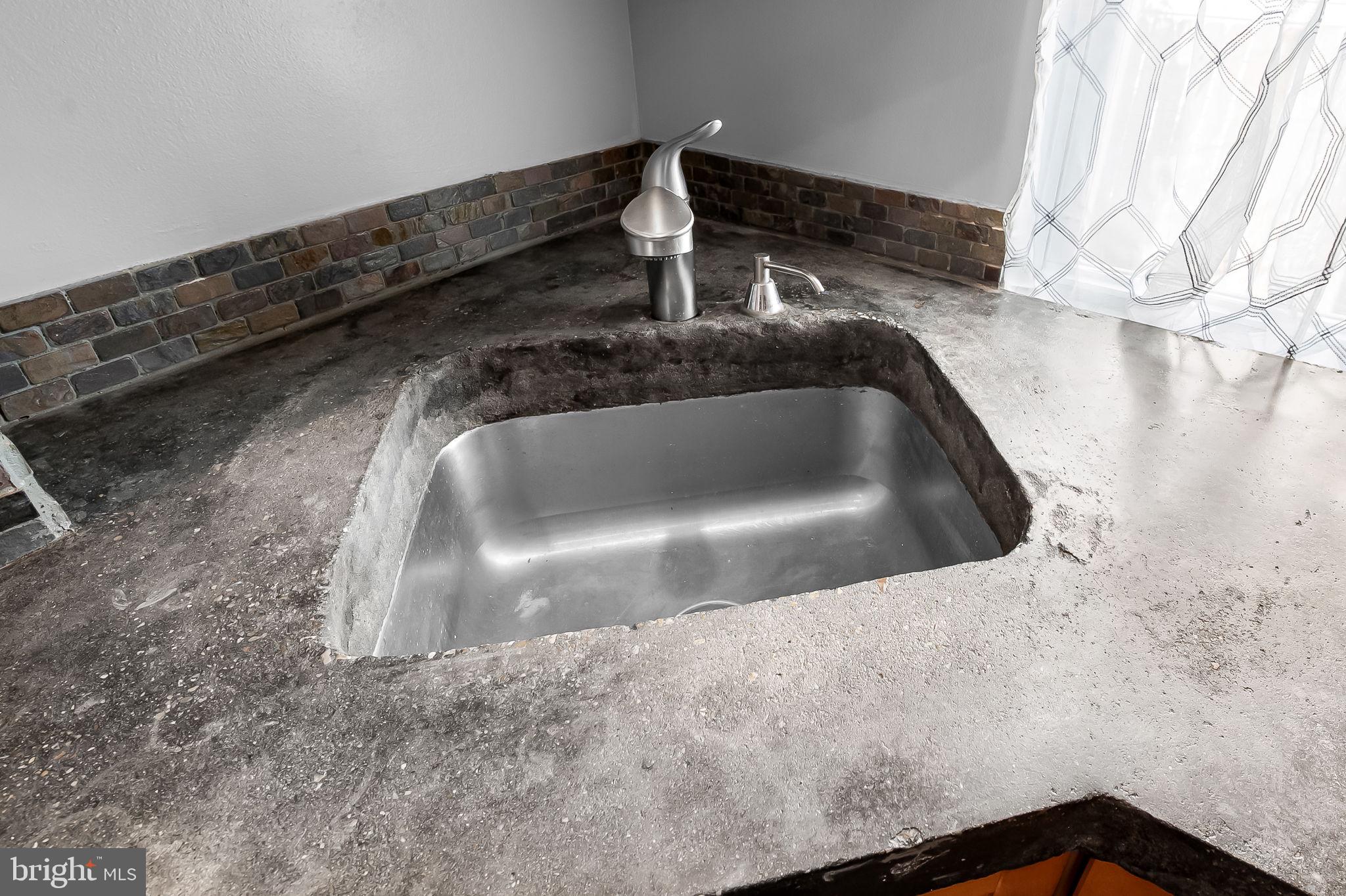 2718 Dillon Street Baltimore, MD 21224 - Photo 13 of 31