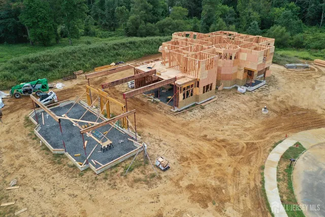 $2,395,000 | 8 Derek Court, Manalapan, NJ 07726