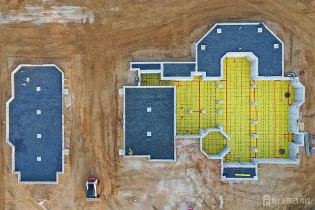 $2,395,000 | 8 Derek Court, Manalapan, NJ 07726