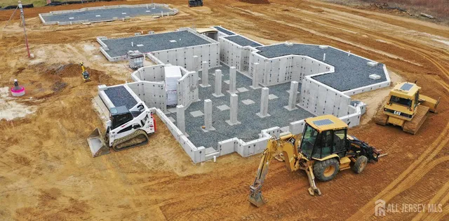 $2,395,000 | 8 Derek Court, Manalapan, NJ 07726