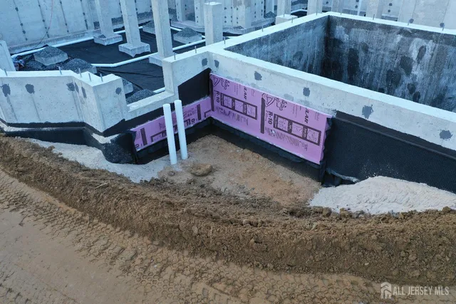 $2,395,000 | 8 Derek Court, Manalapan, NJ 07726