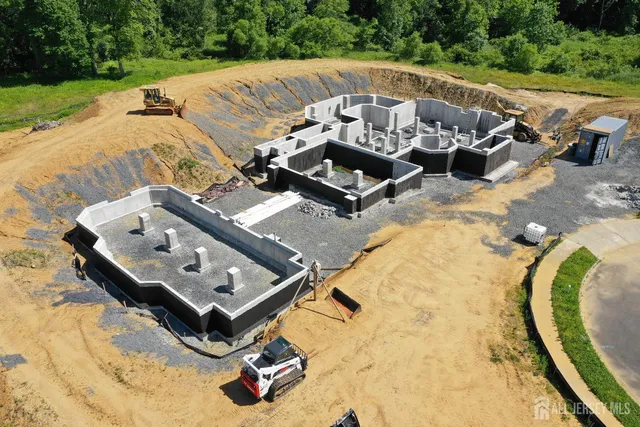 $2,395,000 | 8 Derek Court, Manalapan, NJ 07726