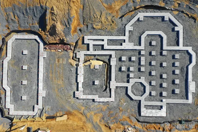 $2,395,000 | 8 Derek Court, Manalapan, NJ 07726