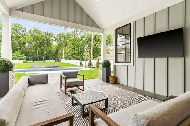 $16,000 | 1229 West Main Street, Lake Geneva, WI 53147