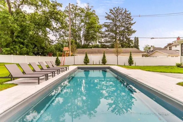 $16,000 | 1229 West Main Street, Lake Geneva, WI 53147