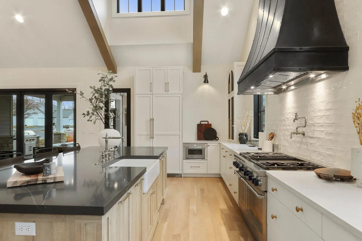 1229 West Main Street Lake Geneva, WI 53147 - Photo 7 of 16 6