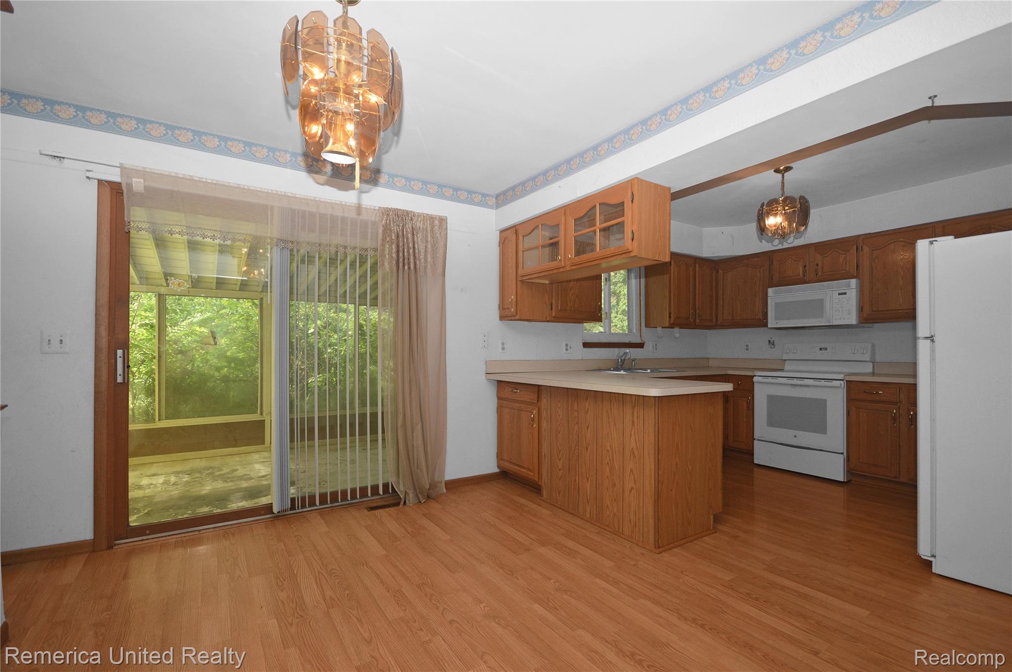 500 Keddle Road Howell, MI 48843 - Photo 16 of 30 12 dining.jpg