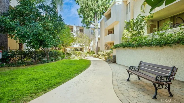 $1,850 | 5325 Newcastle Avenue, Unit 130, Encino, CA 91316