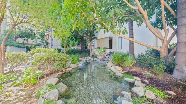 $1,850 | 5325 Newcastle Avenue, Unit 130, Encino, CA 91316