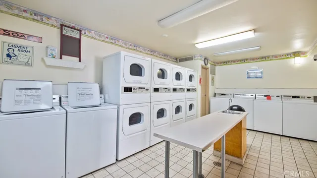 $1,850 | 5325 Newcastle Avenue, Unit 130, Encino, CA 91316