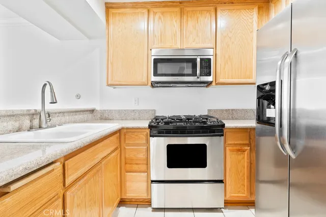 $1,850 | 5325 Newcastle Avenue, Unit 130, Encino, CA 91316