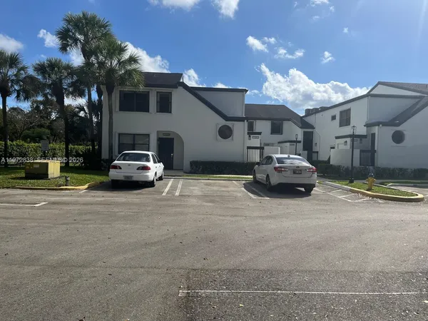 $2,300 | 11202 Taft Street, Unit 11202, Pembroke Pines, FL 33026