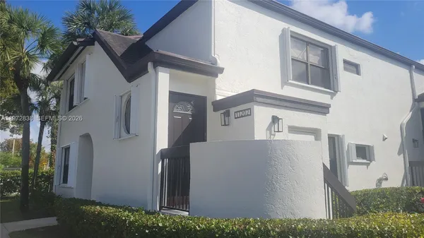 $2,300 | 11202 Taft Street, Unit 11202, Pembroke Pines, FL 33026