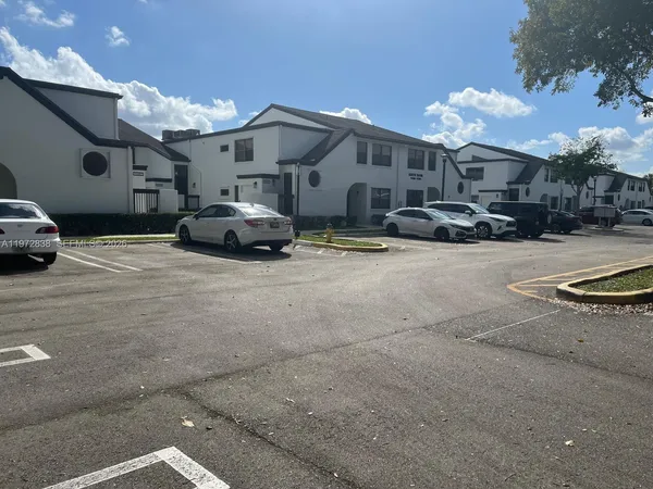 $2,300 | 11202 Taft Street, Unit 11202, Pembroke Pines, FL 33026