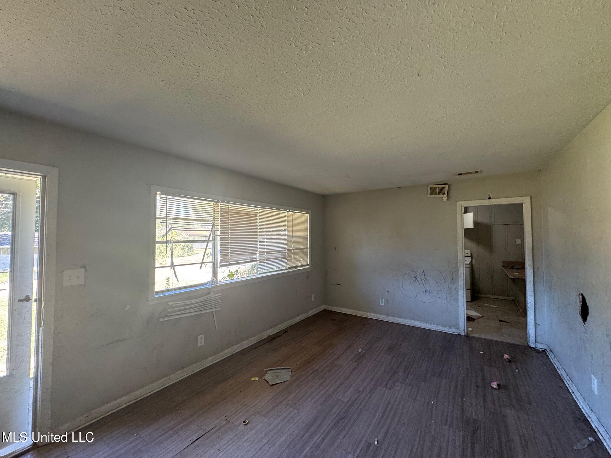 444 McDowell Park Circle Jackson, MS 39204 - Photo 3 of 11 IMG_6210