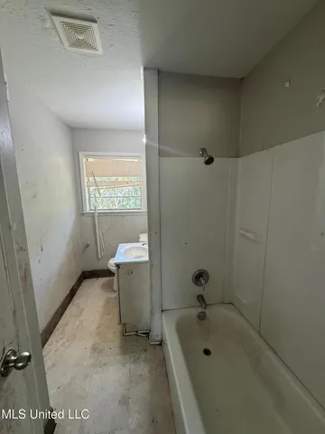 $54,900 | 444 McDowell Park Circle, Jackson, MS 39204