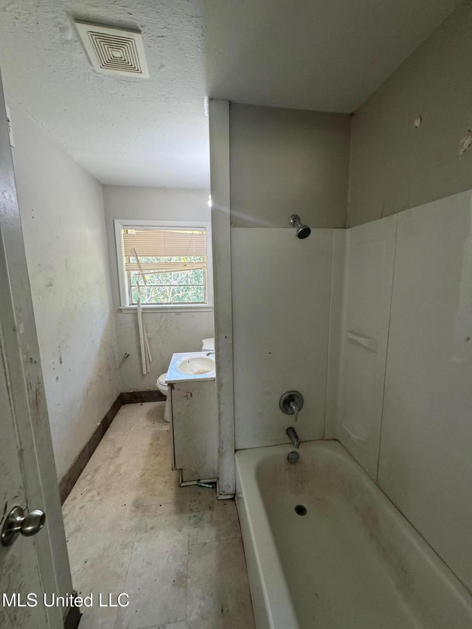 444 McDowell Park Circle Jackson, MS 39204 - Photo 6 of 11 IMG_6213