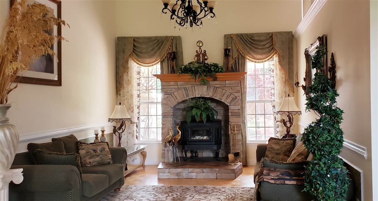 121 Prison Camp Road Campobello, SC 29322 - Photo 4 of 16 Living Room