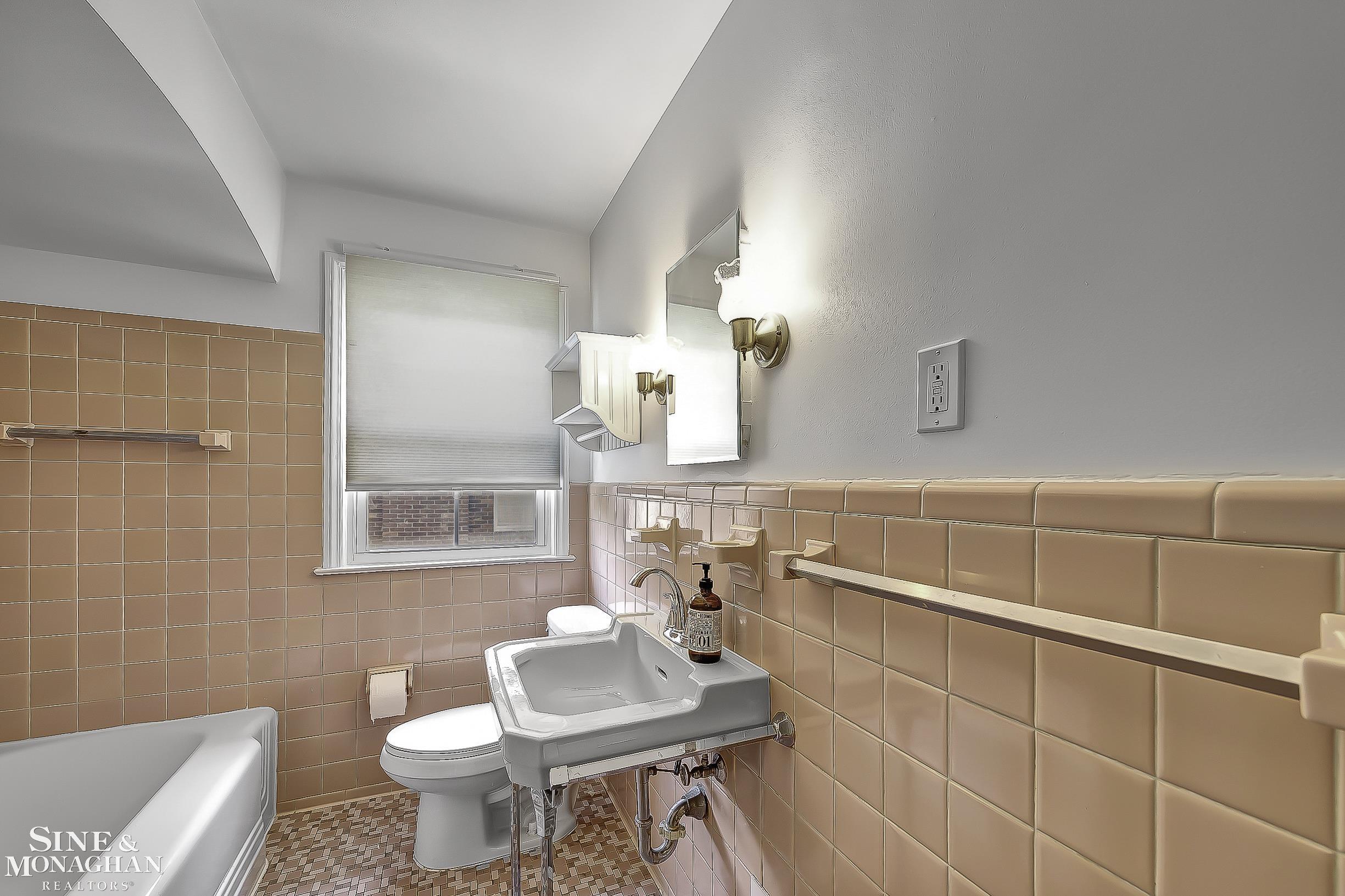 814 Harcourt Road Grosse Pointe Park, MI 48230 - Photo 14 of 70