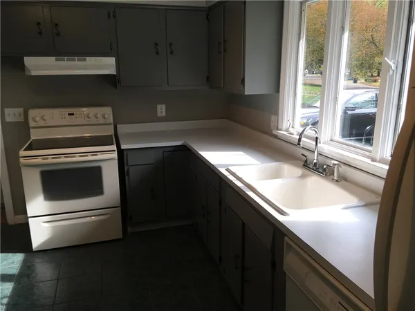 $2,700 | 4 Peachtree Lane, Perinton, NY 14534