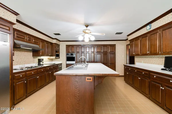 $274,900 | 1210 South Henry Street, Abbeville, LA 70510