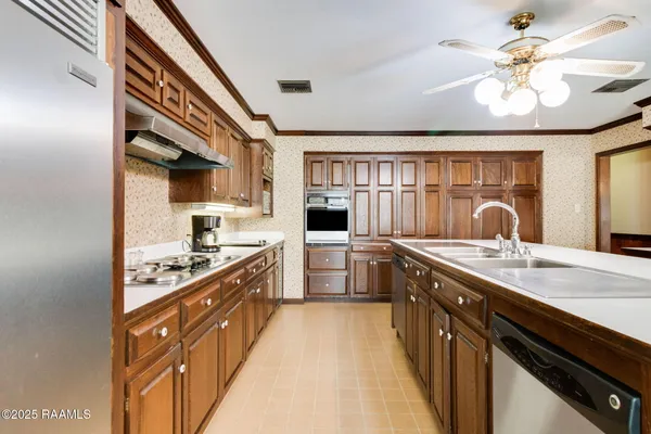 $274,900 | 1210 South Henry Street, Abbeville, LA 70510
