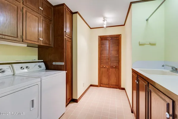 $274,900 | 1210 South Henry Street, Abbeville, LA 70510