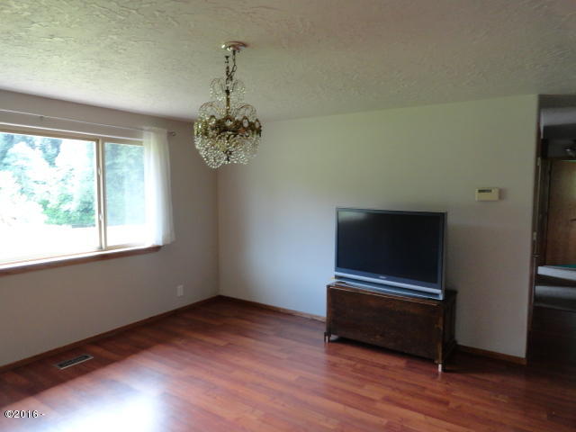 1786 Logsden Road Siletz, OR 97380 - Photo 8 of 17 Living room