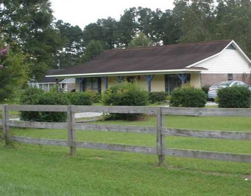 6104 McCormack Road Moss Point, MS 39562 - Photo 1 of 9 Primary Photo