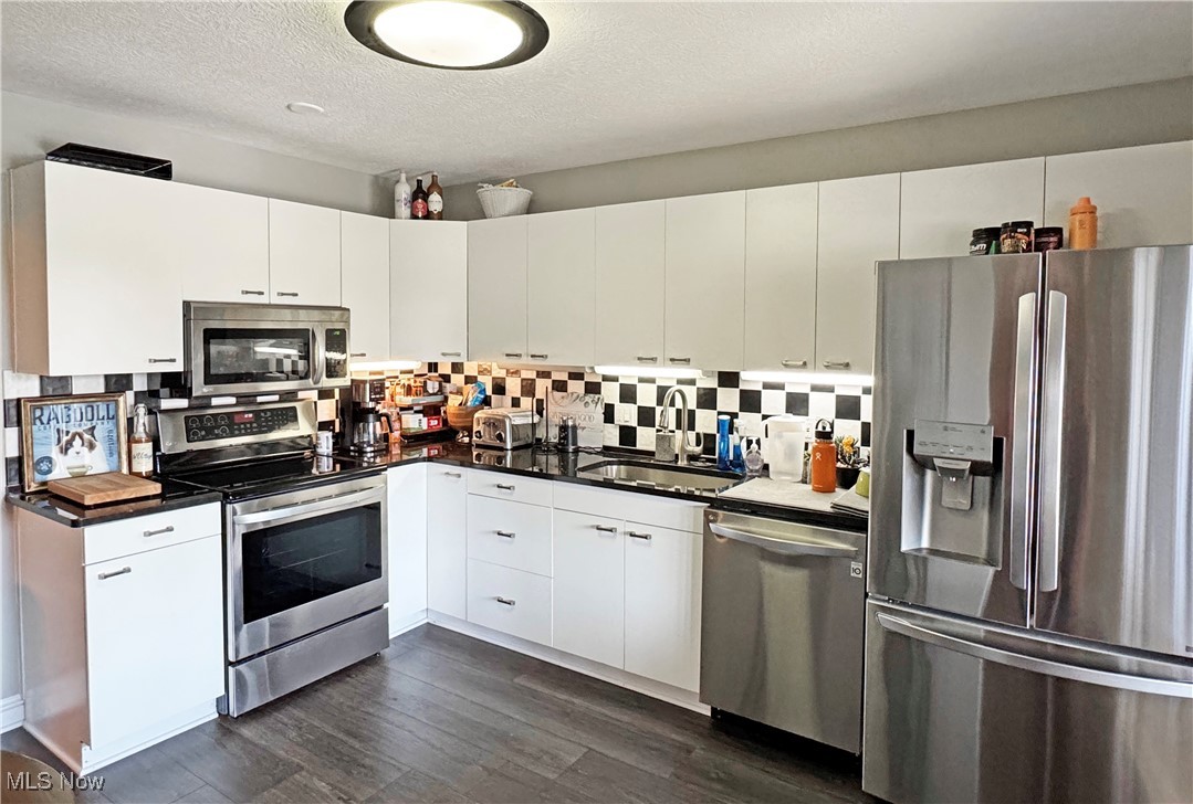 3674 Fenn Road Medina, OH 44256 - Photo 26 of 40 LL Kitchen