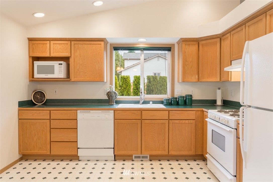 3229 189th Street Southeast Bothell, WA 98012 - Photo 9 of 19