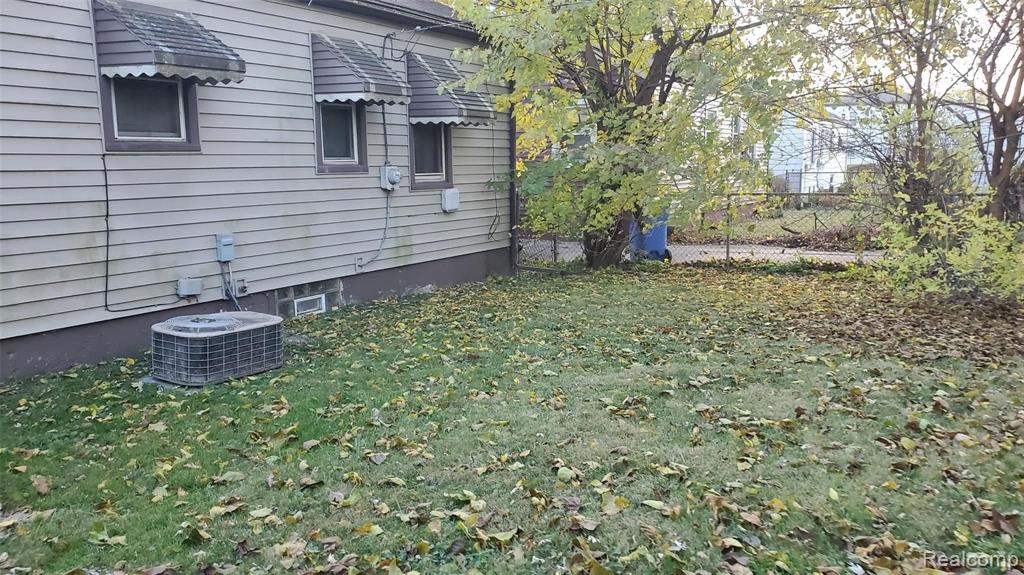 26930 Yale Street Inkster, MI 48141 - Photo 3 of 17