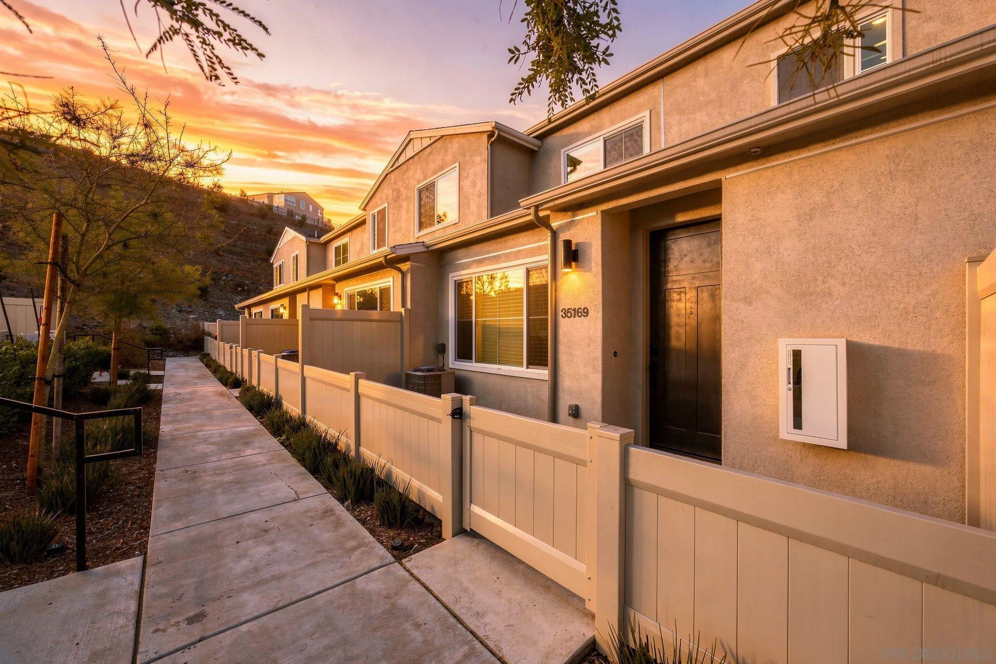 35169 Rangpur Lane Fallbrook, CA 92028 - Photo 1 of 38 Digitally Altered. Original Image (https://zimg.paragon.ice.com/ParagonImages/Property/PA/SDMLS/-535307/1/120/90/a0f052b6d08664457b9a754cdd1584d3/3/0152037293a773a6b15a656b16da7a54/-535307-f41e4453-9180-4371-9ab4-73711aa3e988.JPG)
