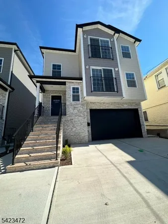 $3,200 | 135 Court Street, Elizabeth Port, NJ 07206