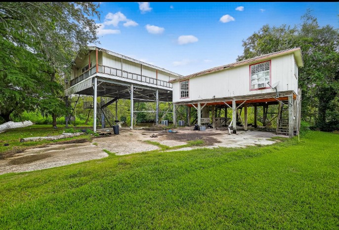 523-525 Shady Oaks Harbor Road Alvin, TX 77511 - Photo 1 of 23 a view of a house with backyard and sitting area