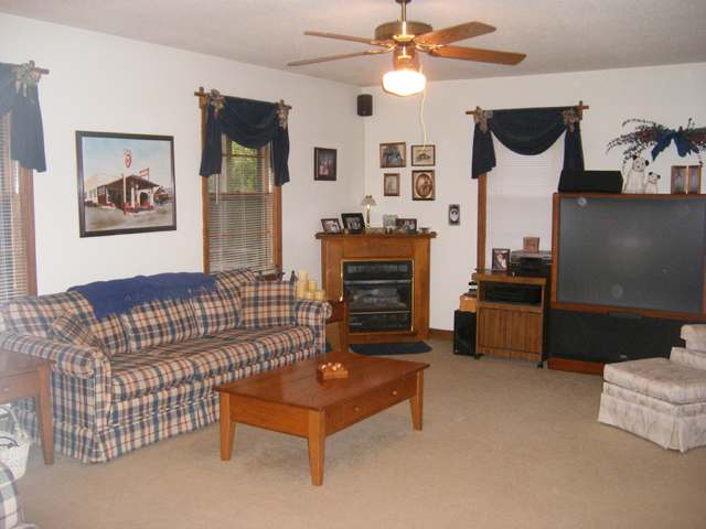 830 Tubbs Mountain Road Travelers Rest, SC 29690 - Photo 4 of 13 Gallery Image 4
