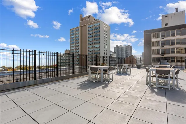 $275,000 | 3033 North Sheridan Road, Unit 906, Chicago, IL 60657